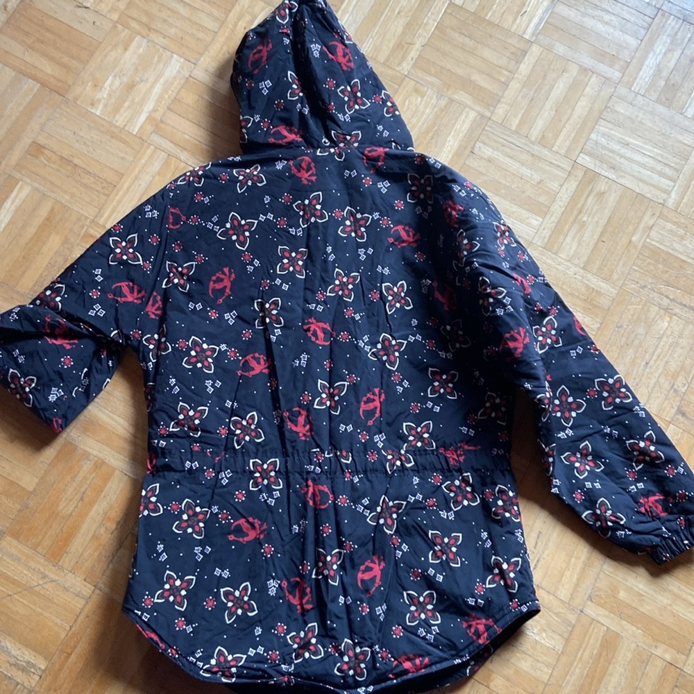 L.L.Bean women’s medium hooded jacket with 3 zip pockets, elasticized at wrist - Picture 8 of 8